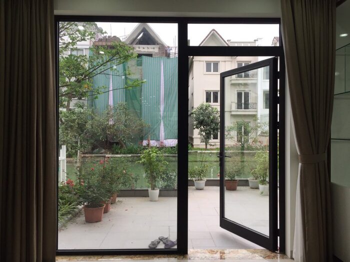 Cửa nhôm Xingfa thiết kế cửa mở quay