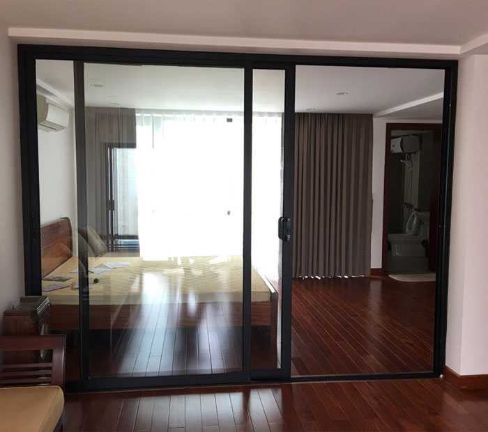 Có thể thiết kế vách ngăn trượt lùa hoặc mở